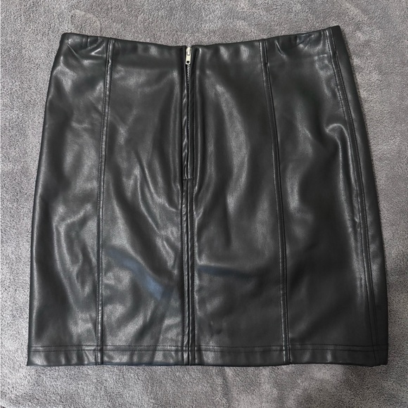 NWOT Altar'd State Black Faux Leather Paneled Mini Skirt - Picture 3 of 3